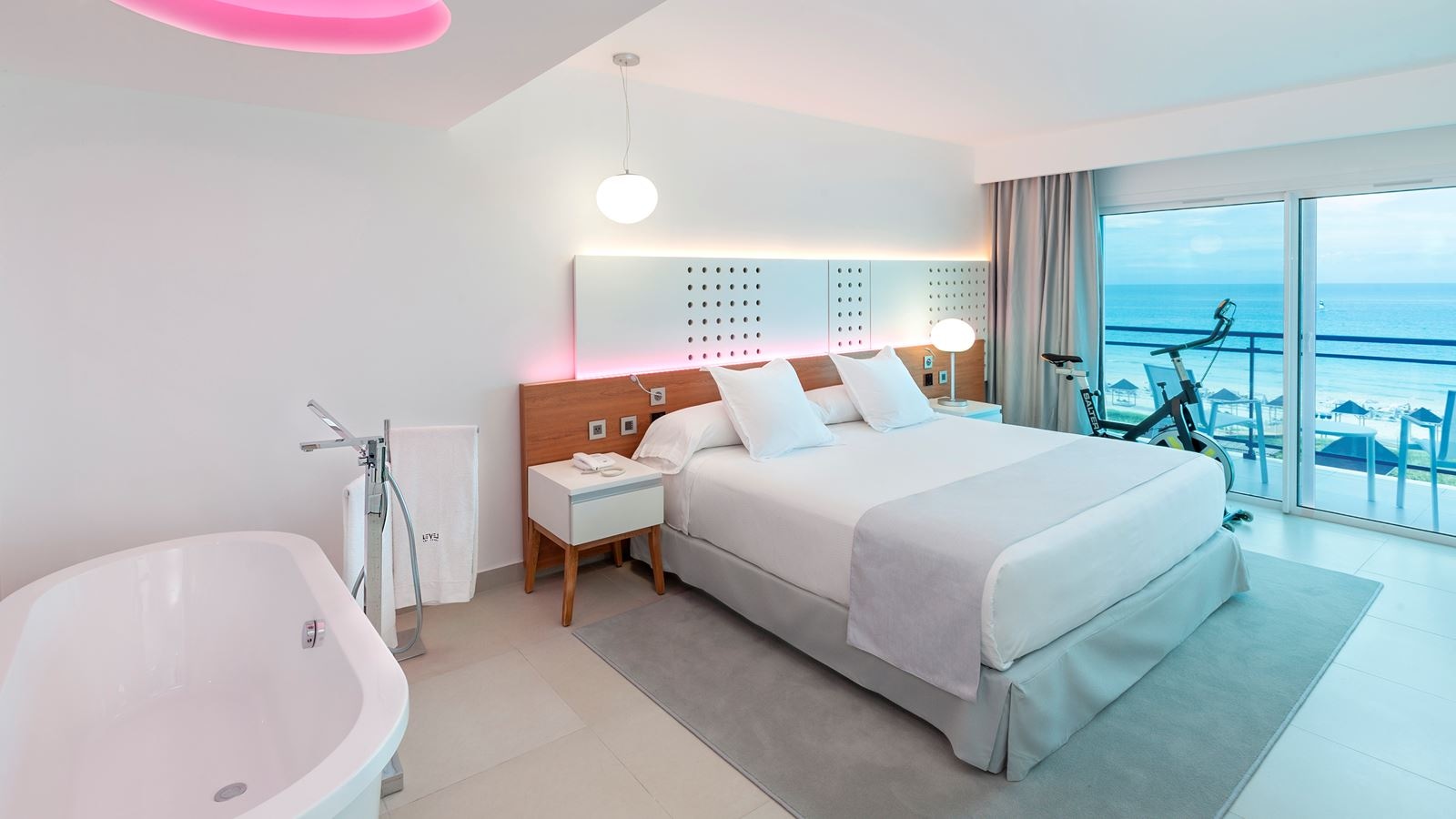 rooms-the-level-royal-suite-sea-view-adults-only-18+