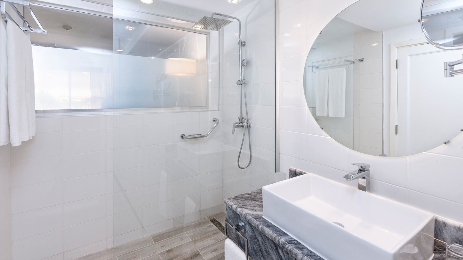 rooms-superior-room-concierge-service