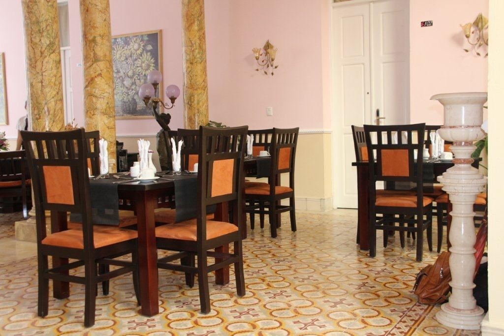 restaurants-restaurant