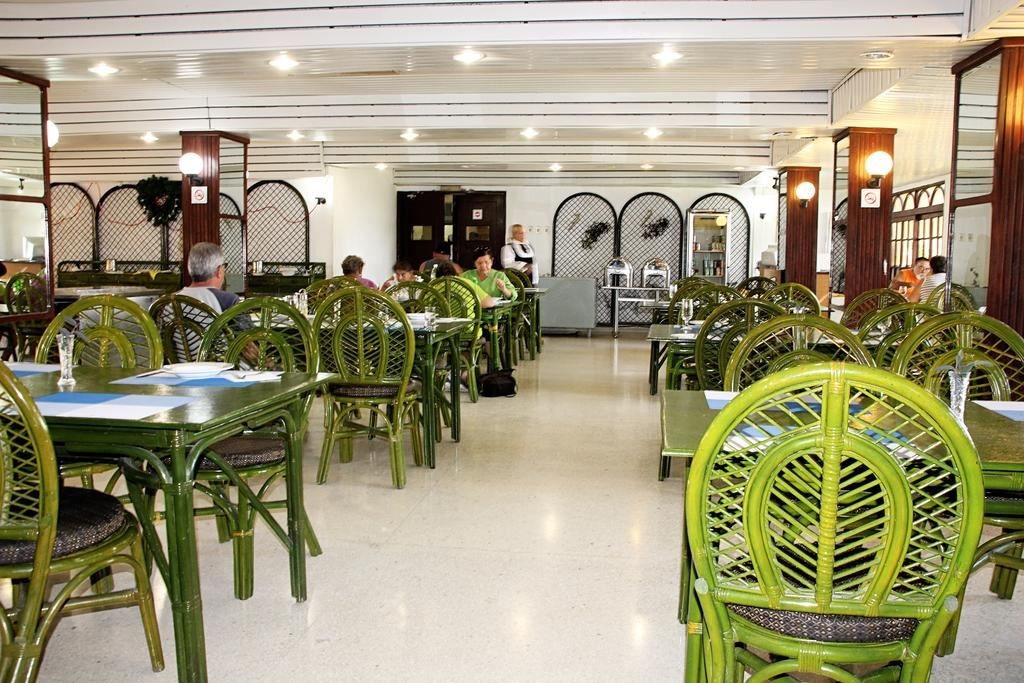 restaurants-restaurant