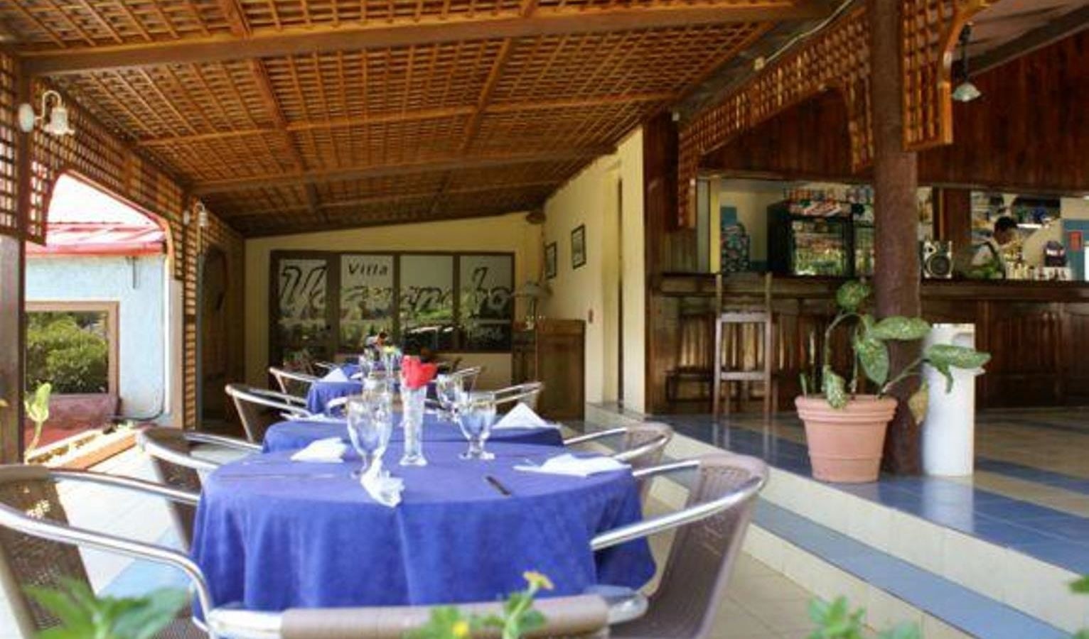 restaurants-restaurant