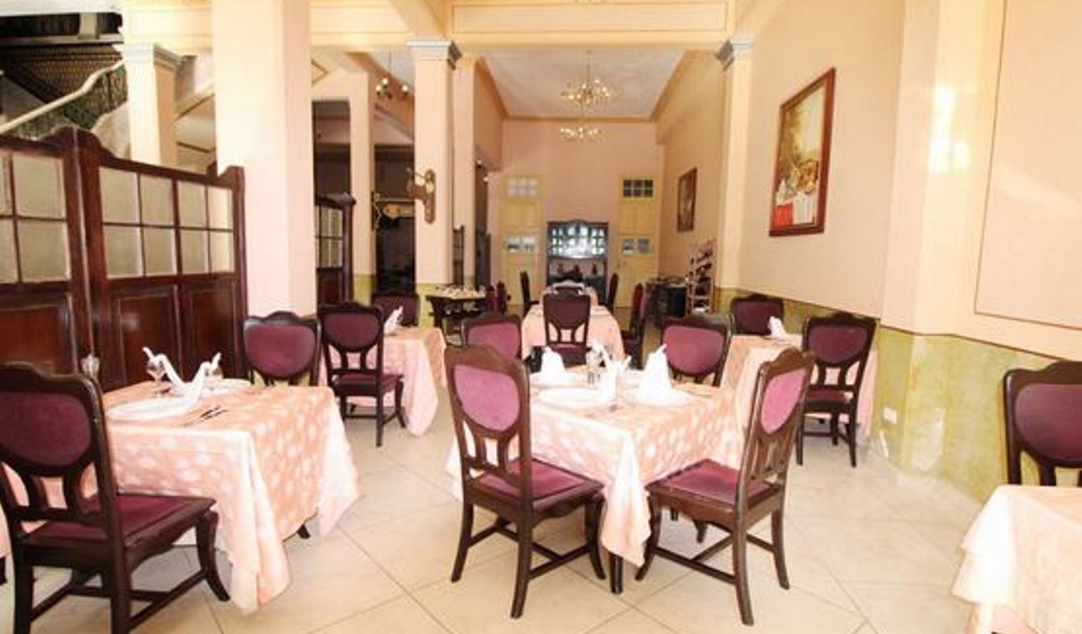 restaurants-restaurant