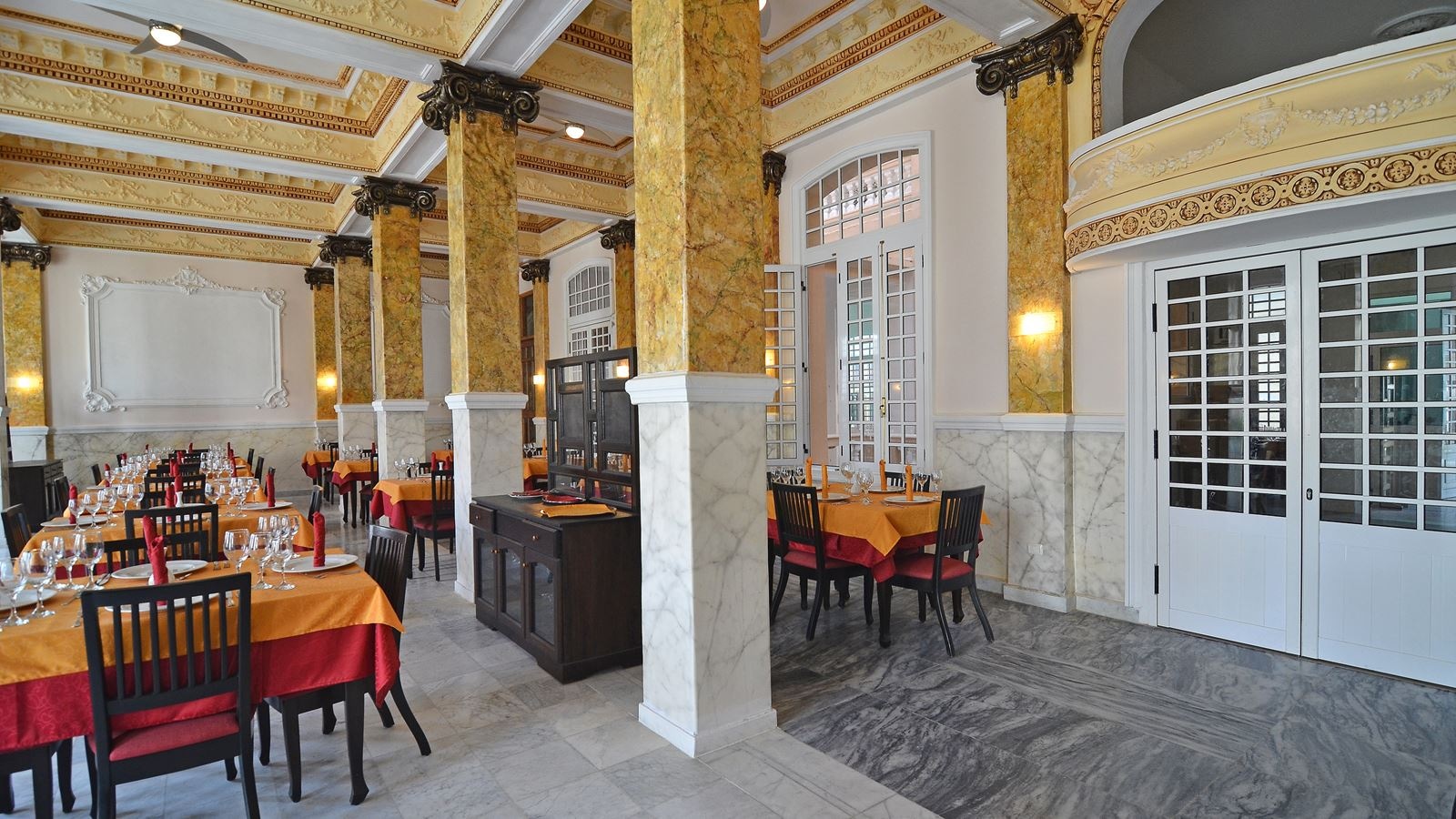 restaurants-restaurant