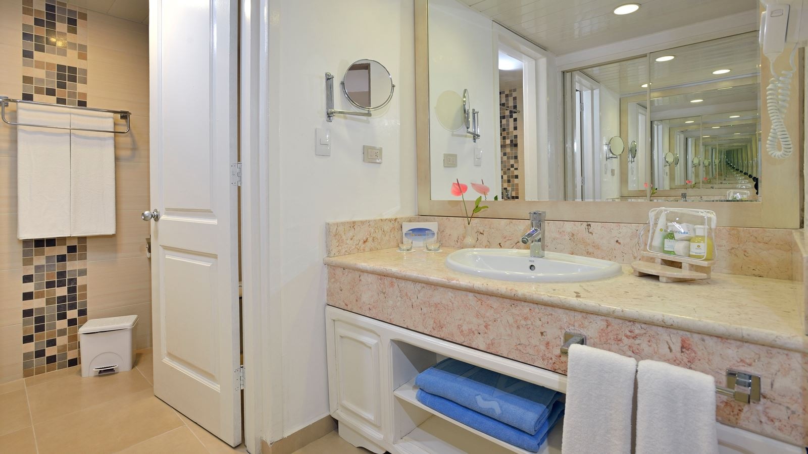 rooms-grand-premium-room-lake-view