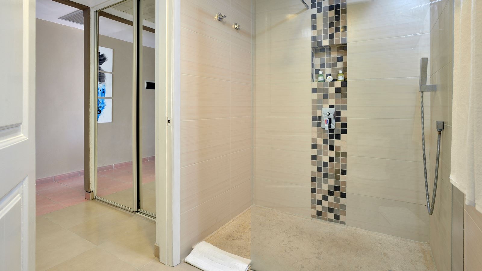 rooms-junior-suite-lake-view