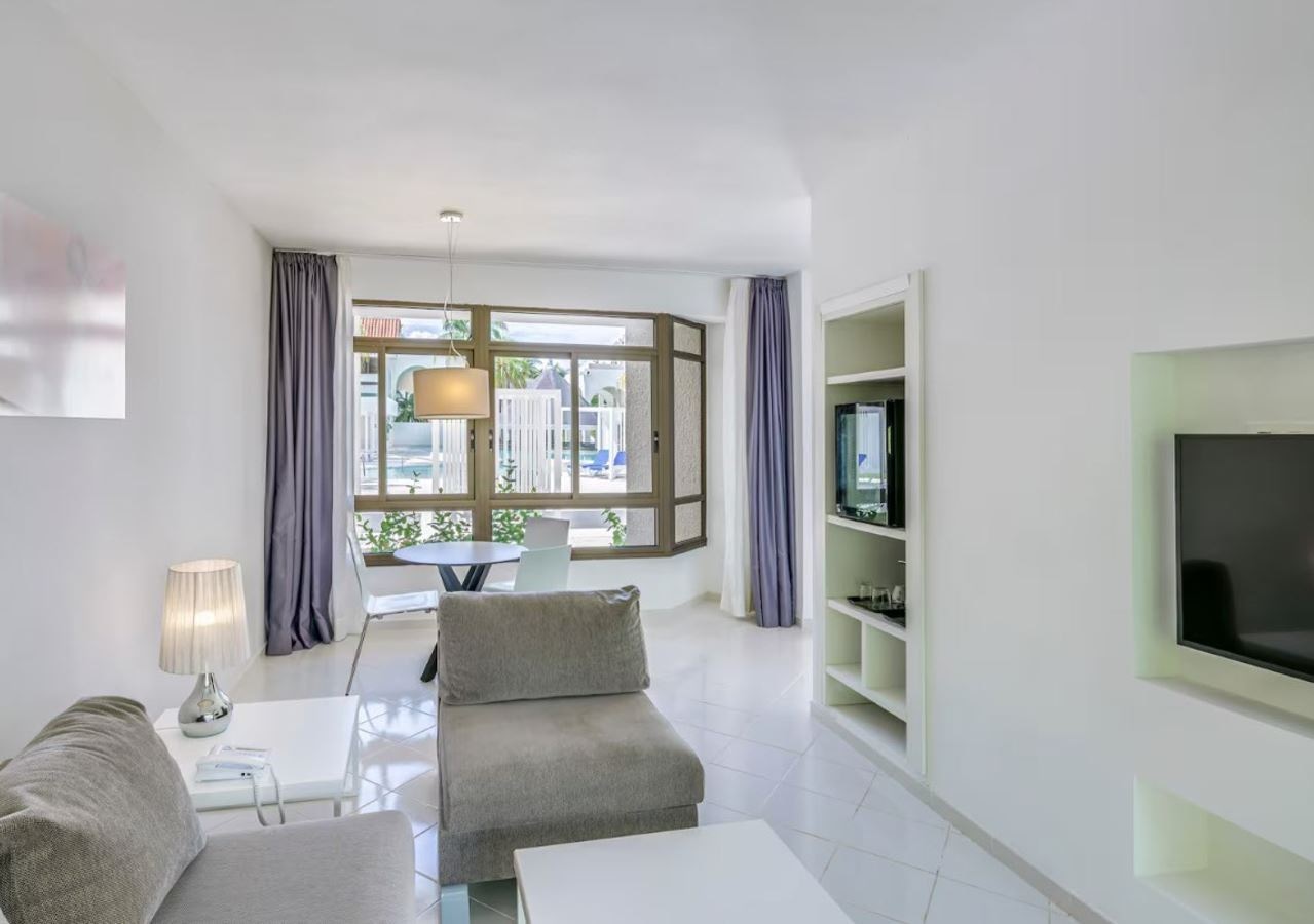 rooms-the-level-garden-suite