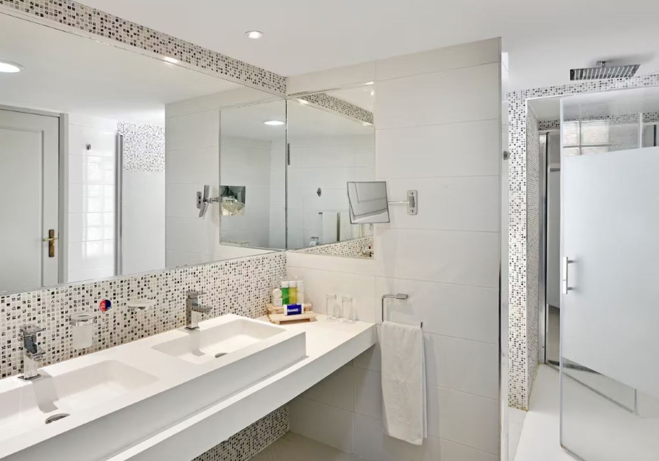 rooms-the-level-garden-suite