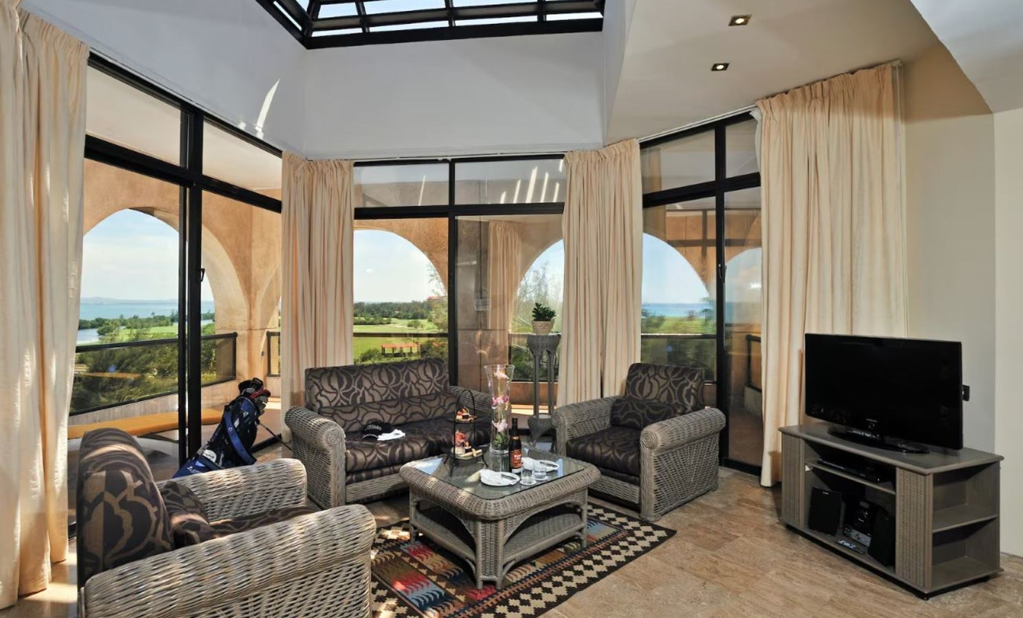 rooms-the-level-grand-suite-golf-view