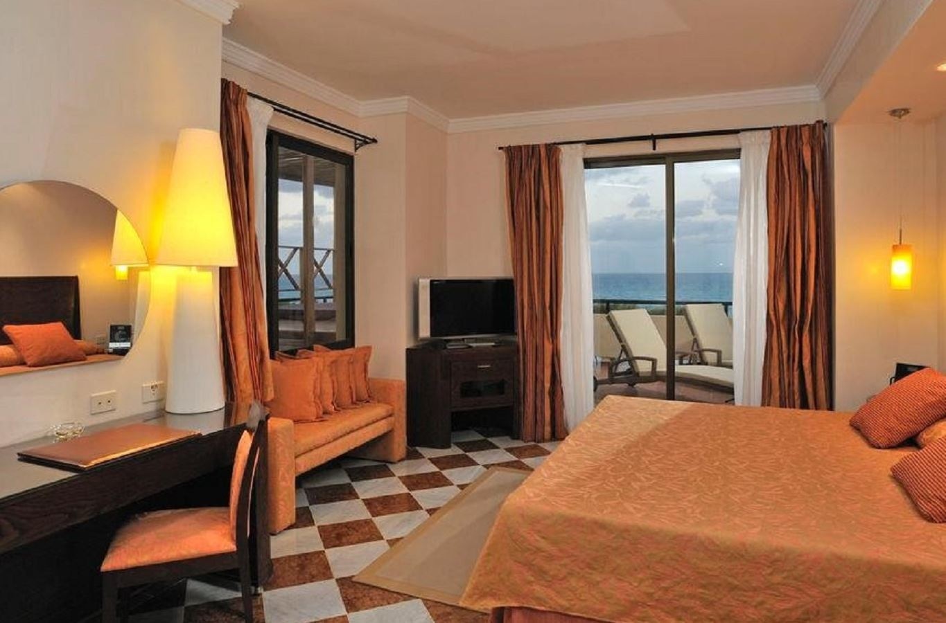 rooms-the-level-grand-suite-sea-view