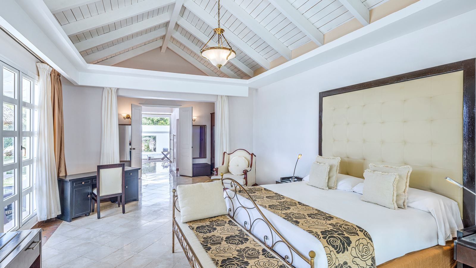 rooms-garden-villa-royal-service