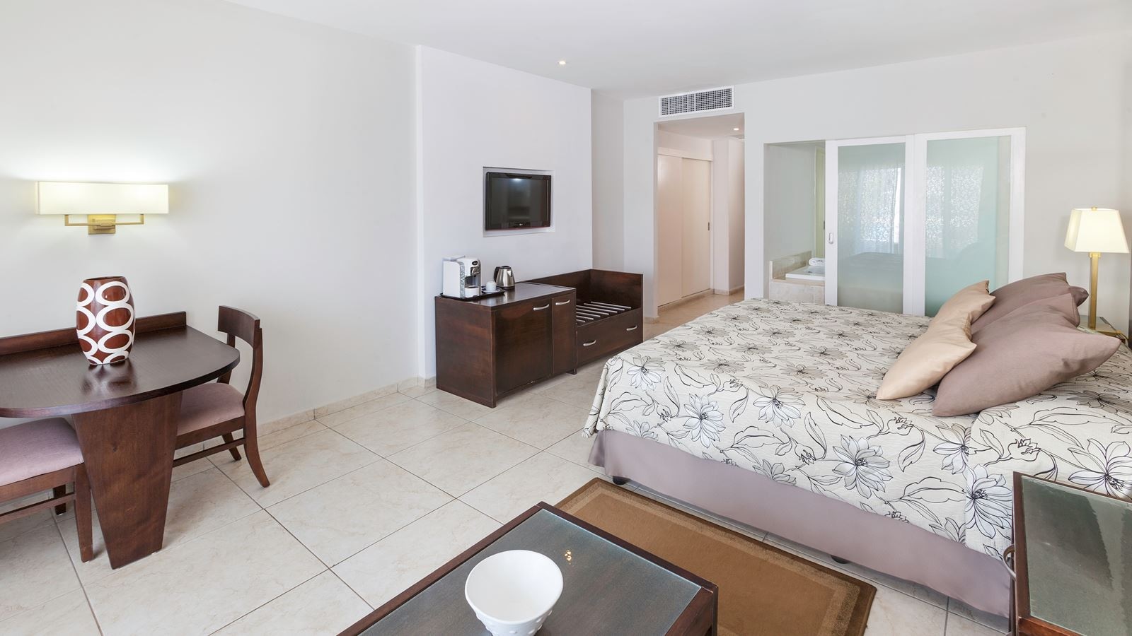 rooms-junior-suite-garden-swimup-royal-service