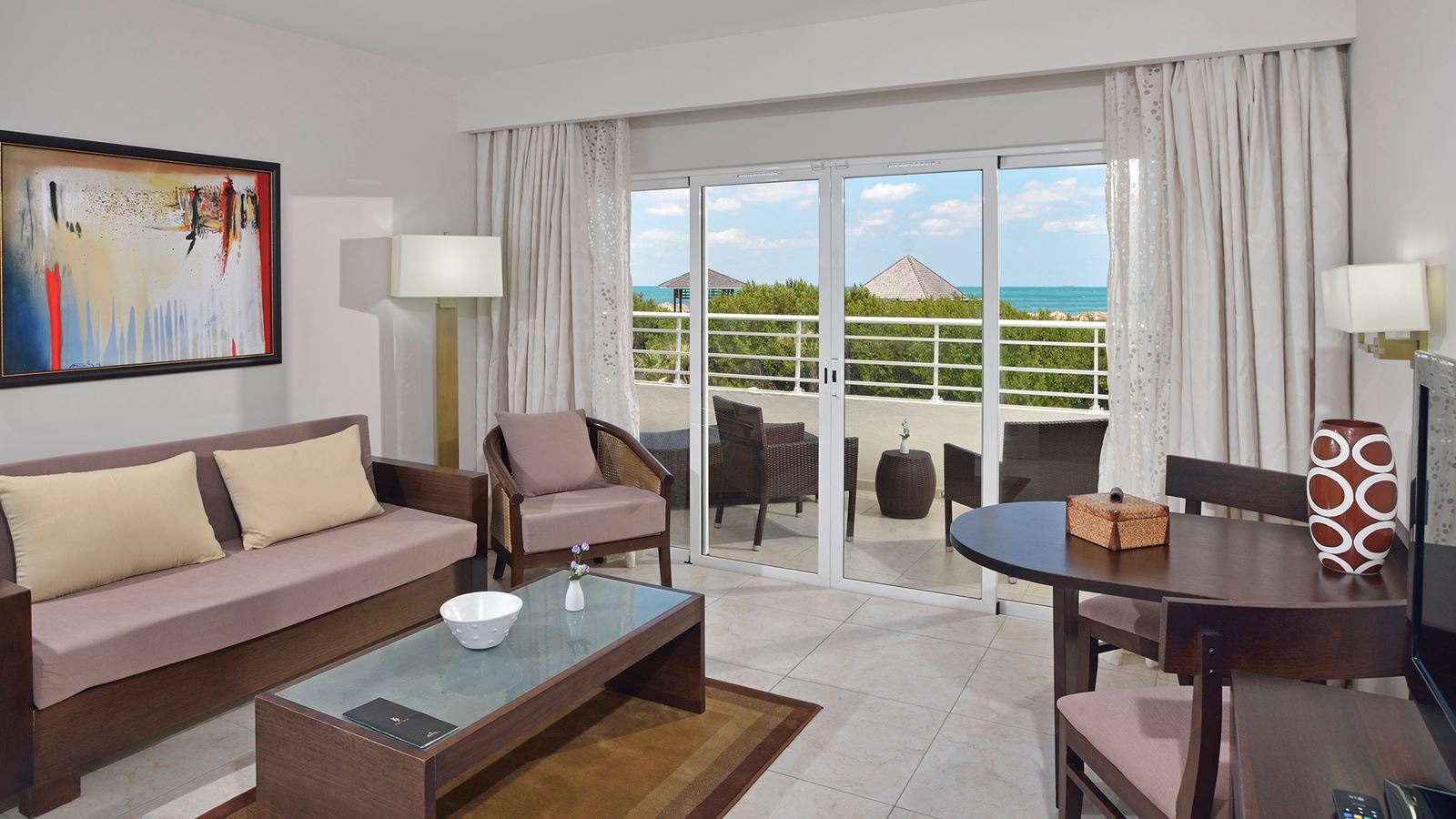 rooms-junior-suite-sea-view-royal-service