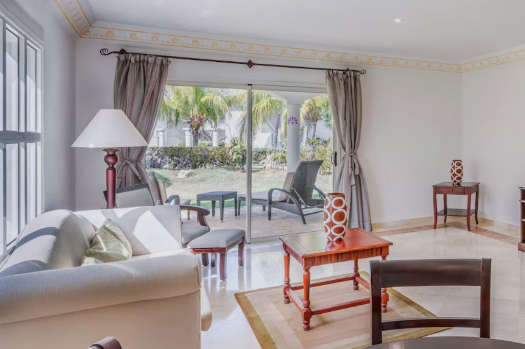 rooms-master-suite-royal-service