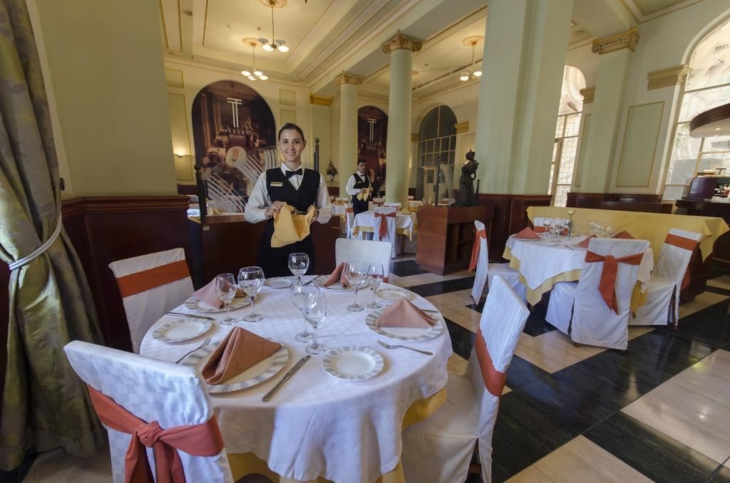 restaurants-restaurant