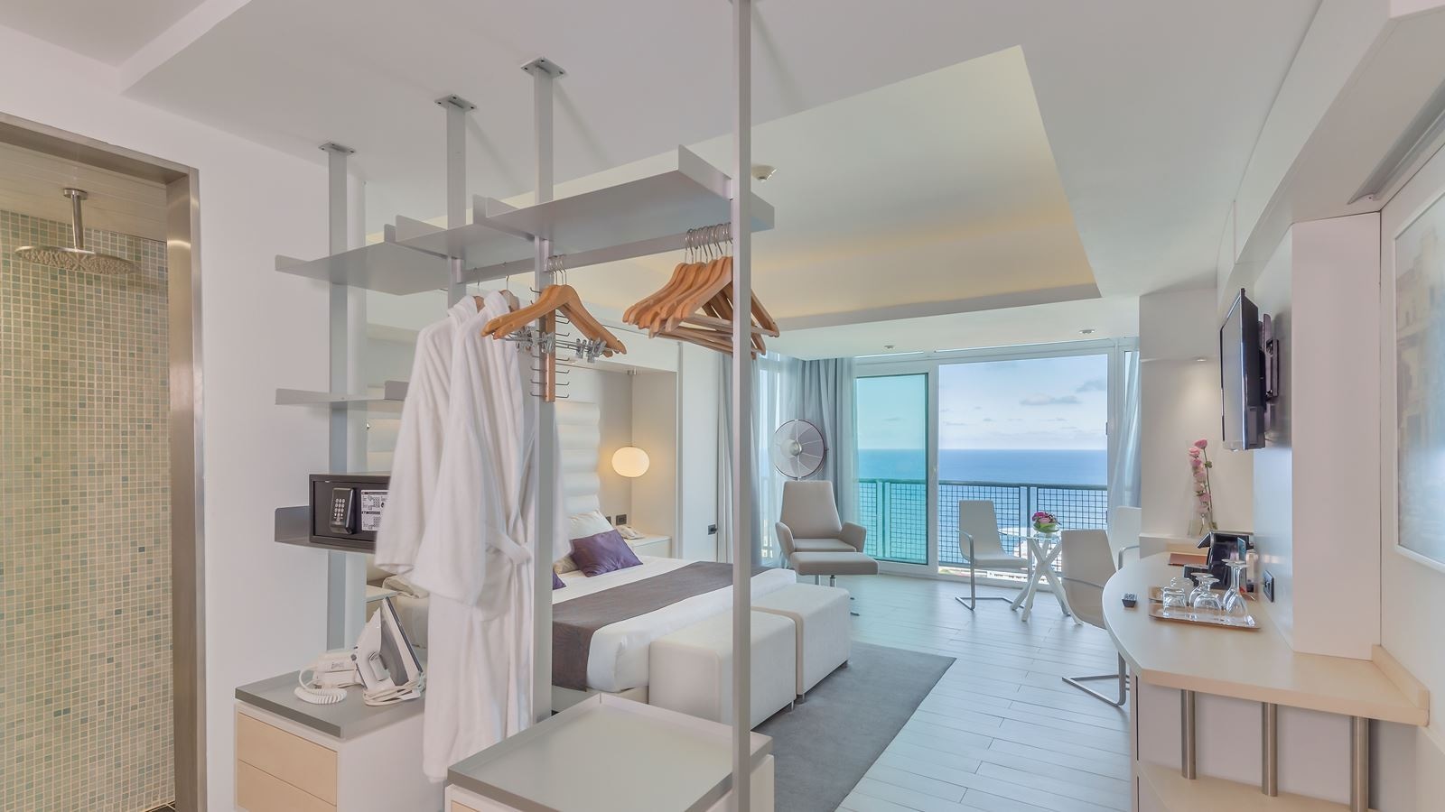 rooms-premium-guestroom-panoramic-view