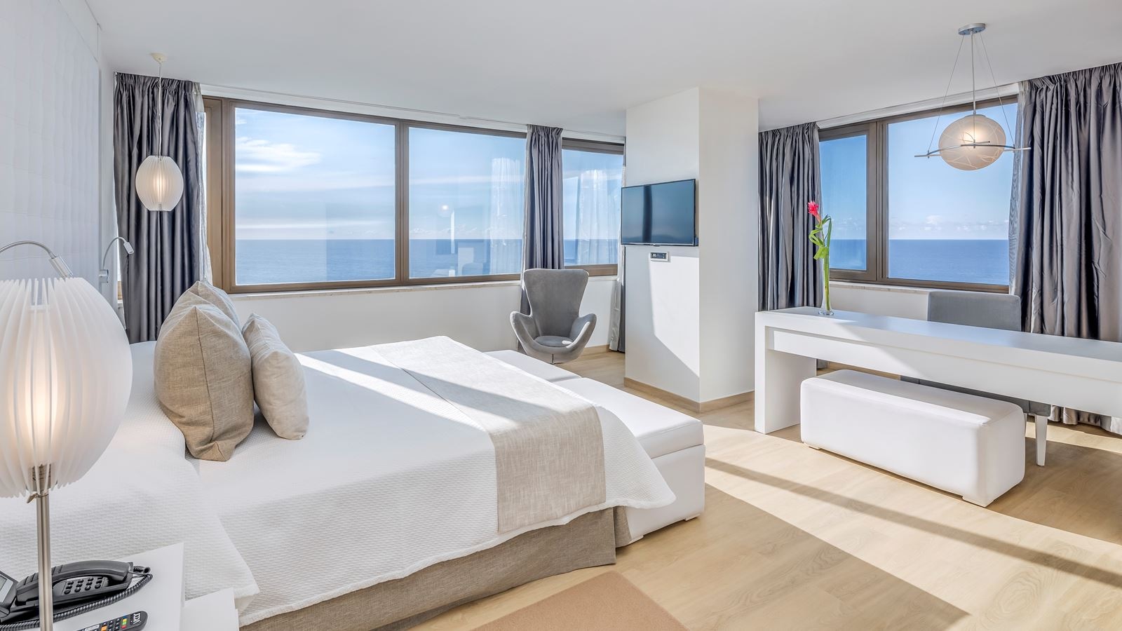 rooms-the-level-master-suite