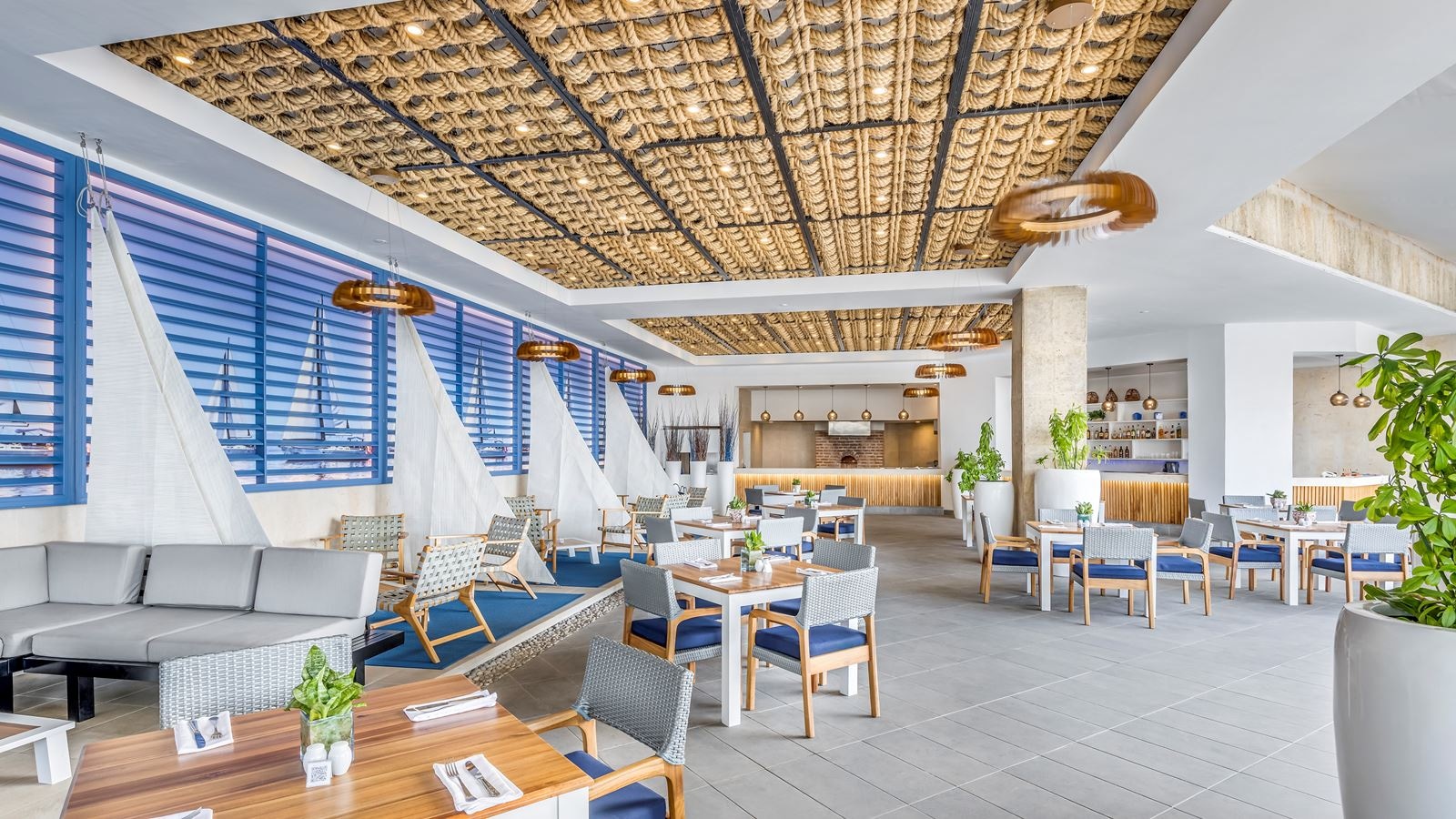 restaurants-aqua`s-grill