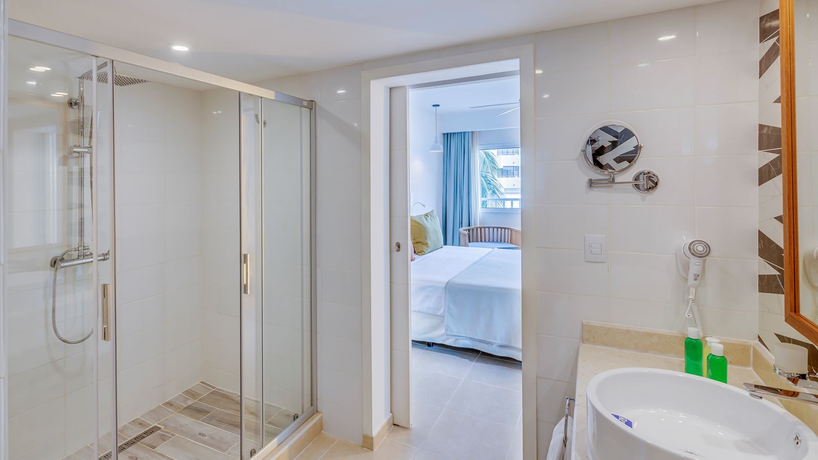 rooms-xtra-sol-suite