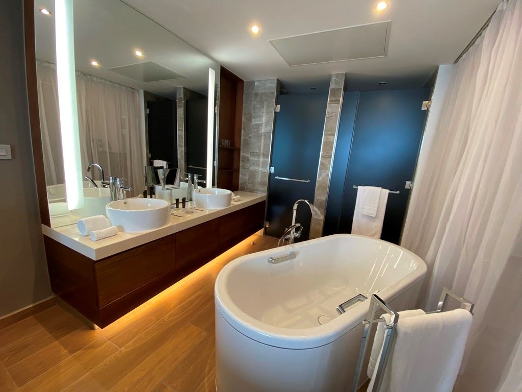 rooms-luxury-junior-suite