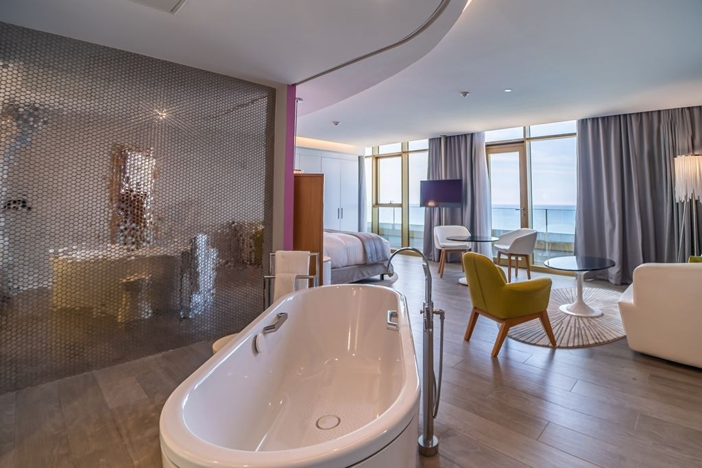 rooms-junior-suite-premium-ocean-sunset-and-fortress-sky-level