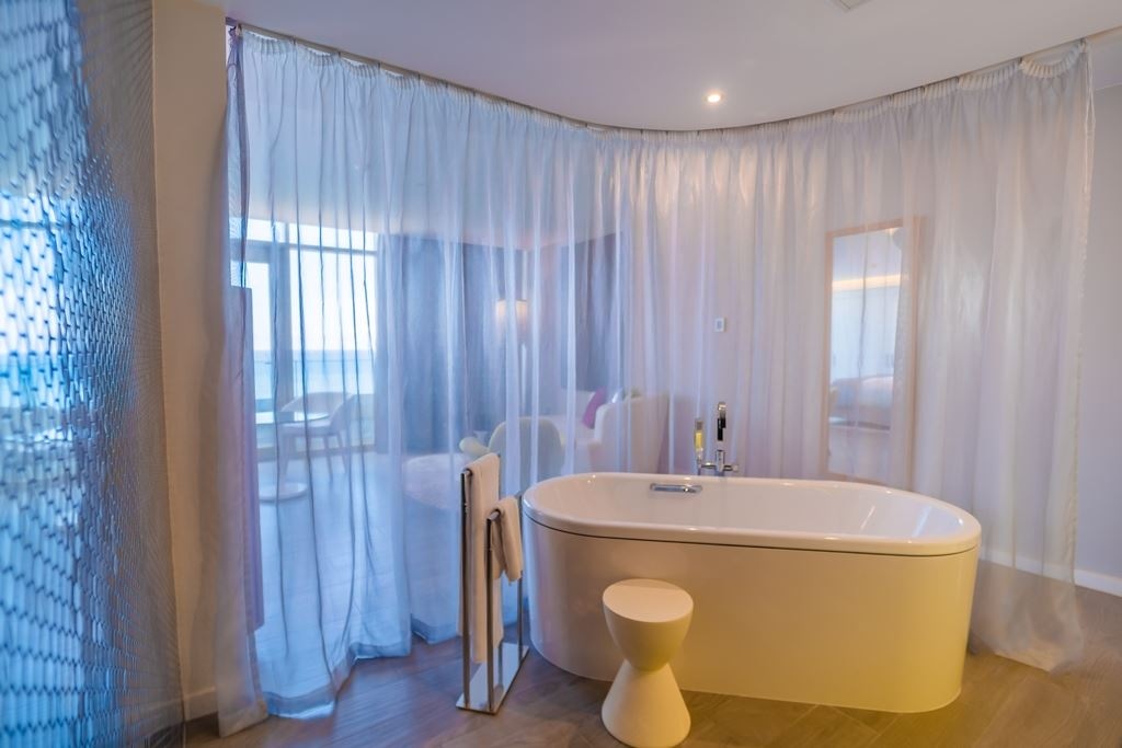 rooms-junior-suite-premium-ocean-sunset-and-fortress-sky-level