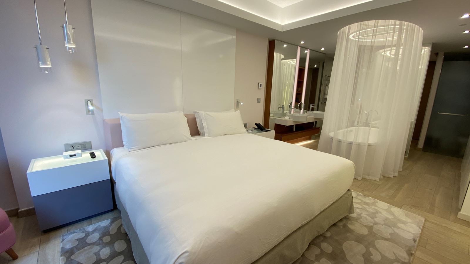 rooms-luxury-room