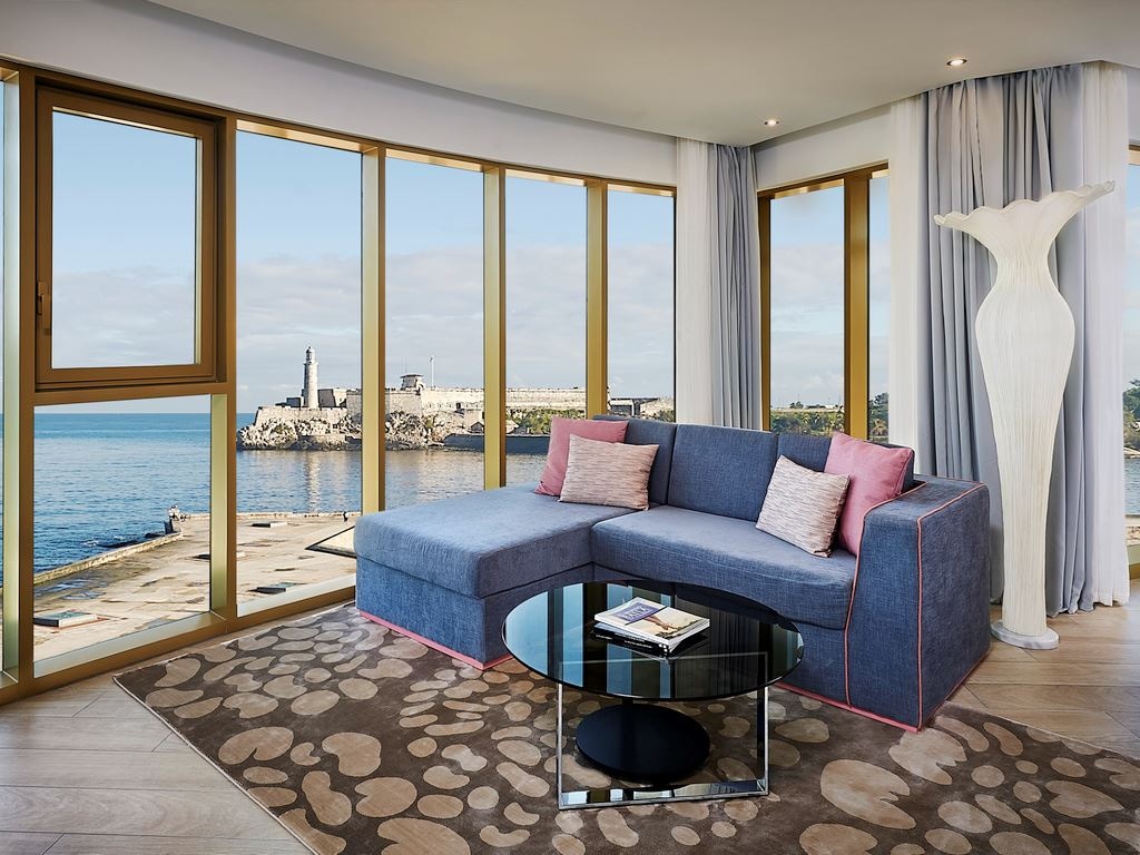 rooms-luxury-suite-ocean-sunset--fortress-sky-level