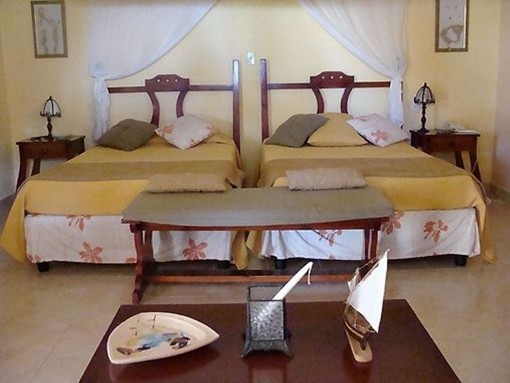 rooms-standard-tropical-room