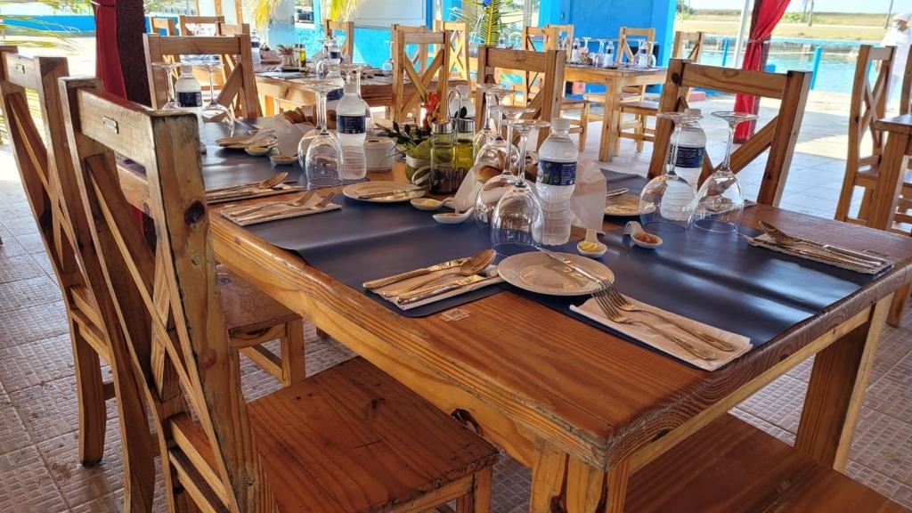 restaurants-restaurant