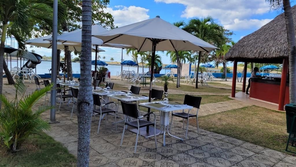 restaurants-restaurant