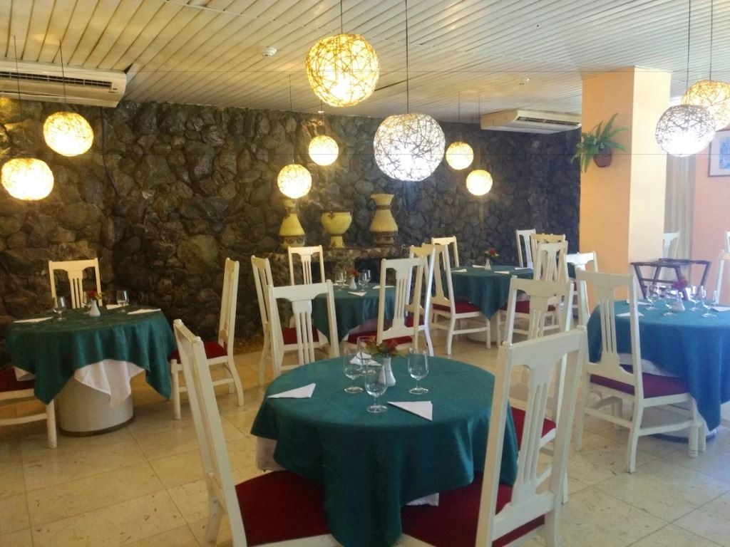 restaurants-main-building