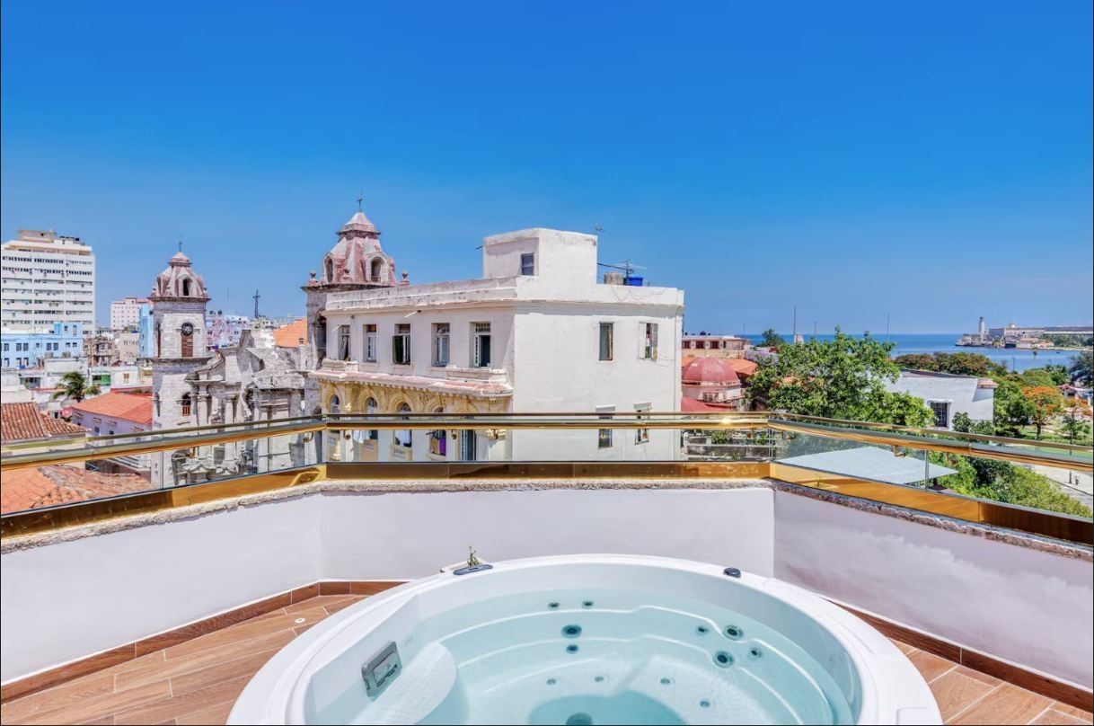 rooms-the-townhouse-suite-bay-view