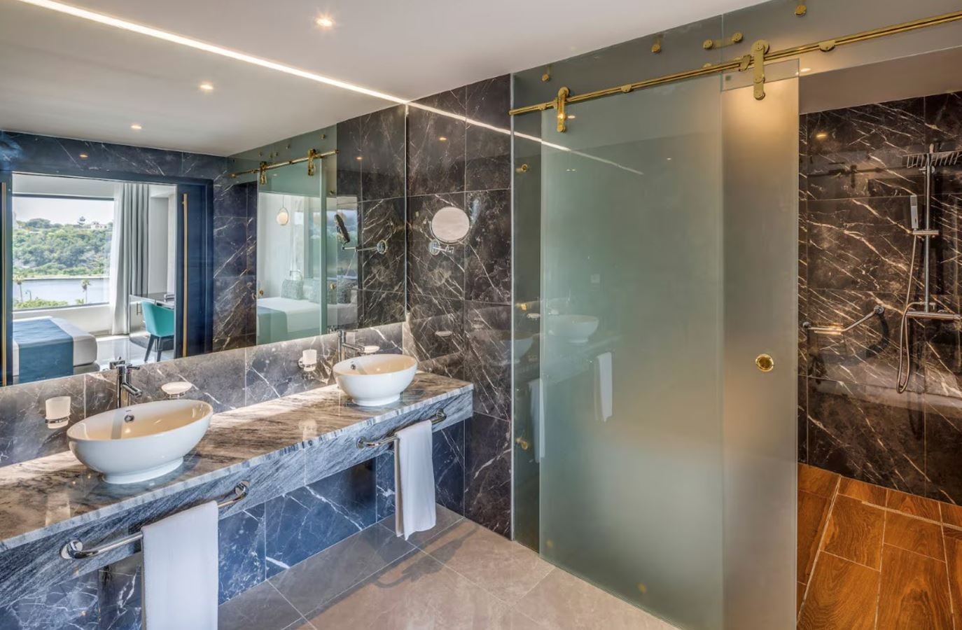 rooms-the-townhouse-suite-bay-view