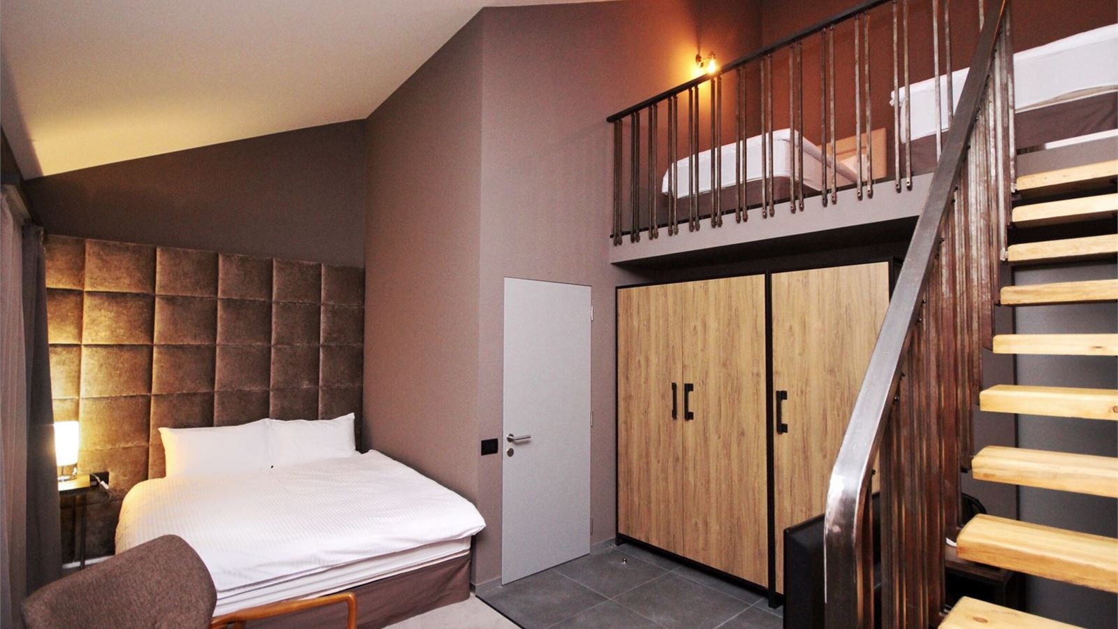 rooms-deluxe-duplex-4-pax-room