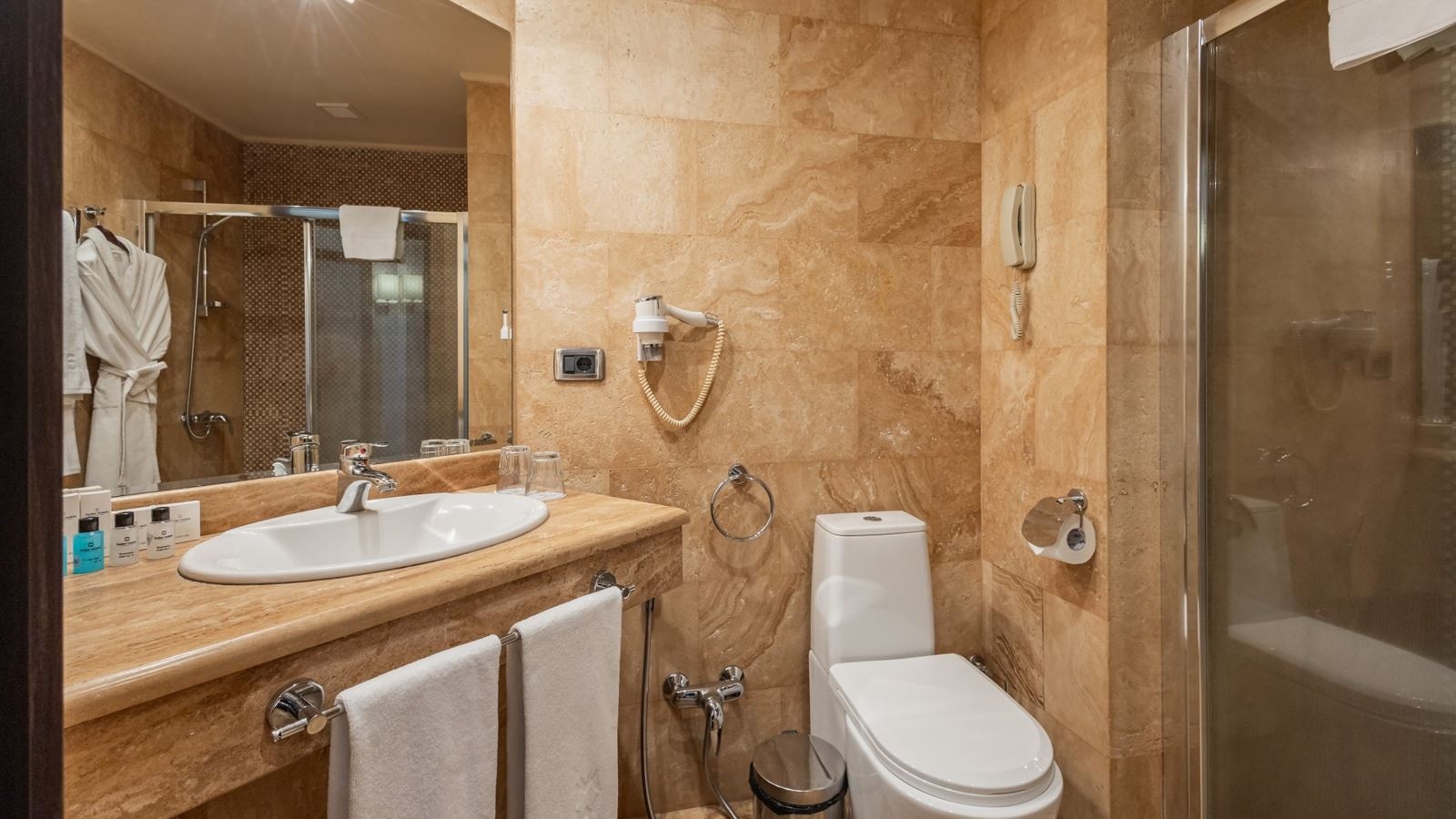 rooms-corner-studio-double