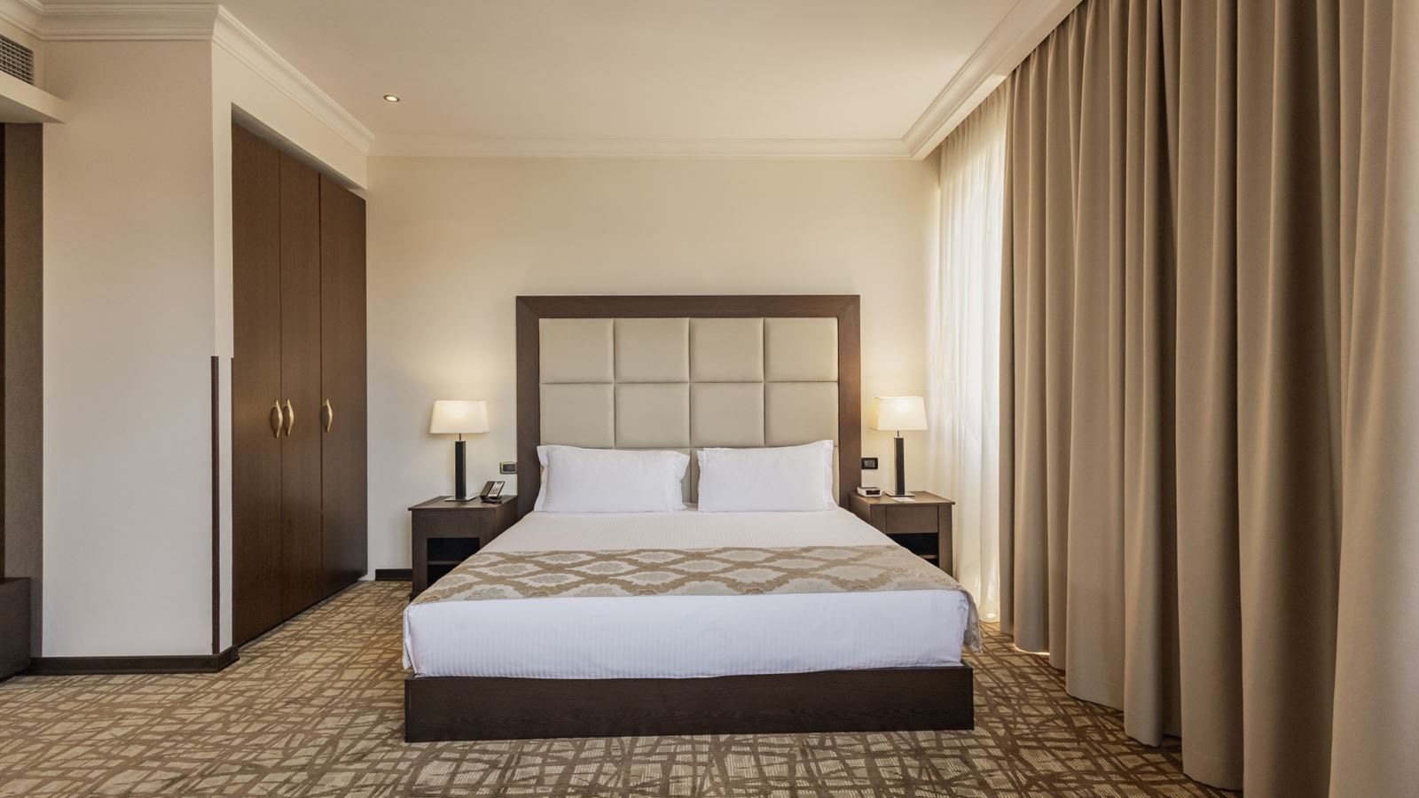 rooms-corner-studio-double