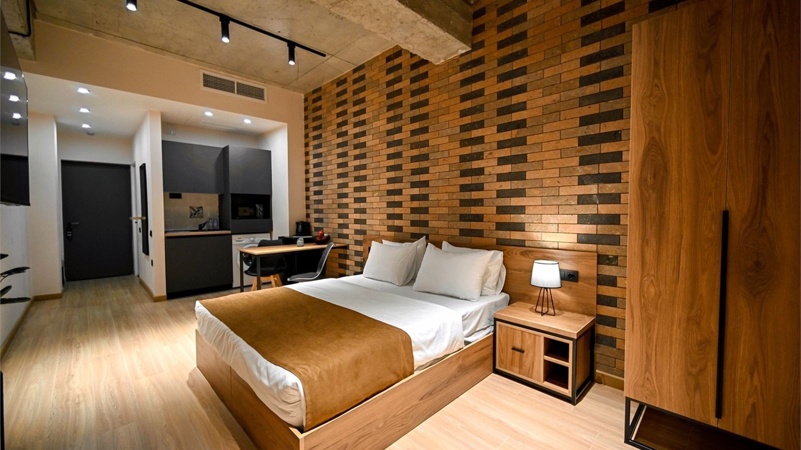 rooms-standard-dbltwin-with-balcony