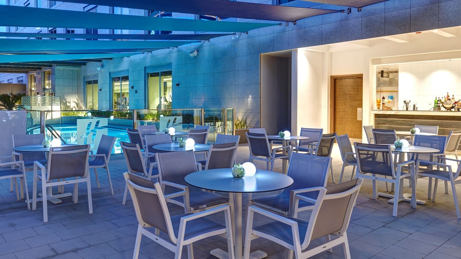 restaurants-the-pool-lounge