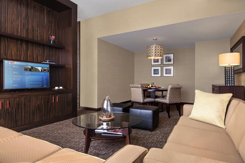 rooms-club-rotana-suite