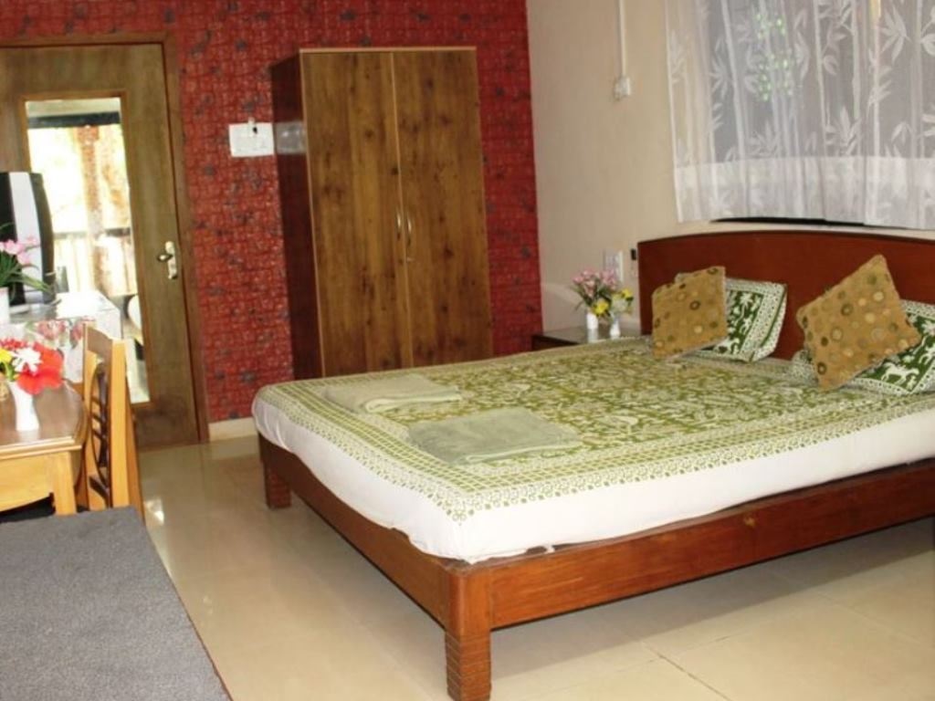 rooms-deluxe-ac-room