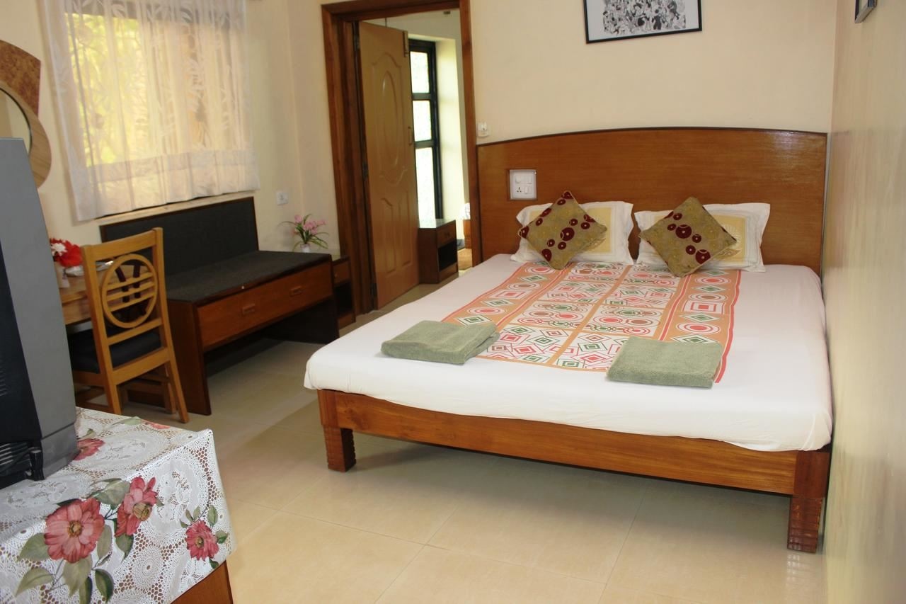 rooms-deluxe-ac-room