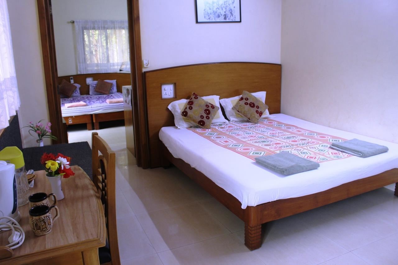 rooms-deluxe-ac-room