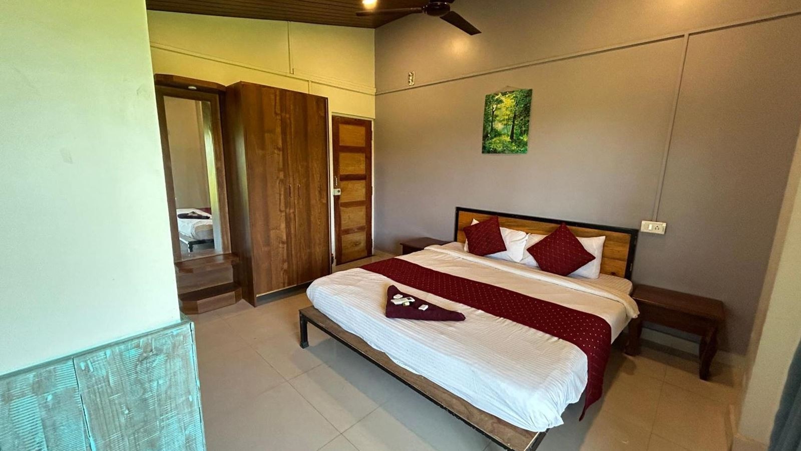 rooms-deluxe-pool-view