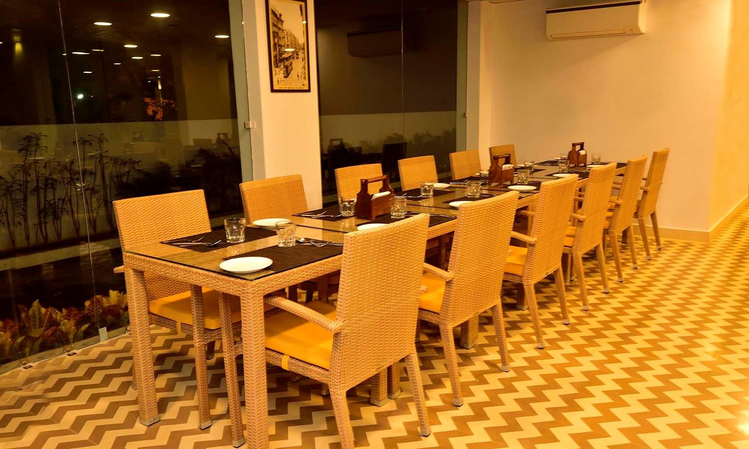 restaurants-bollywood-cafe