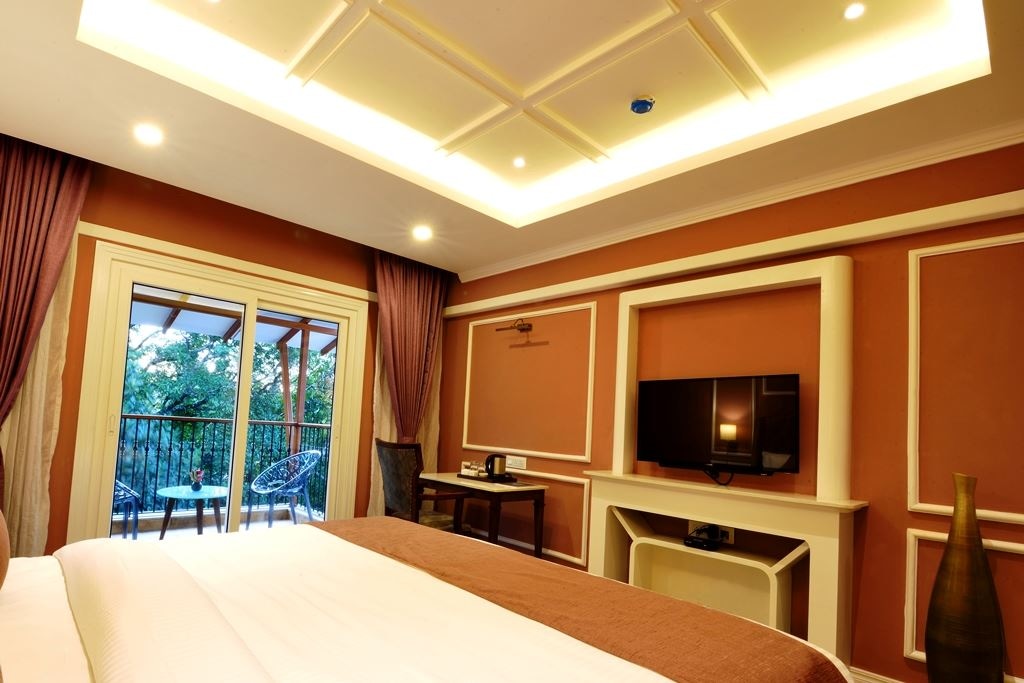 rooms-luxury-w-balcony