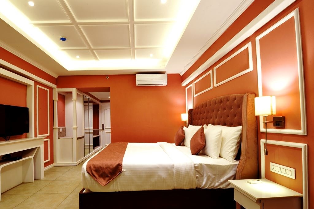 rooms-luxury-w-balcony