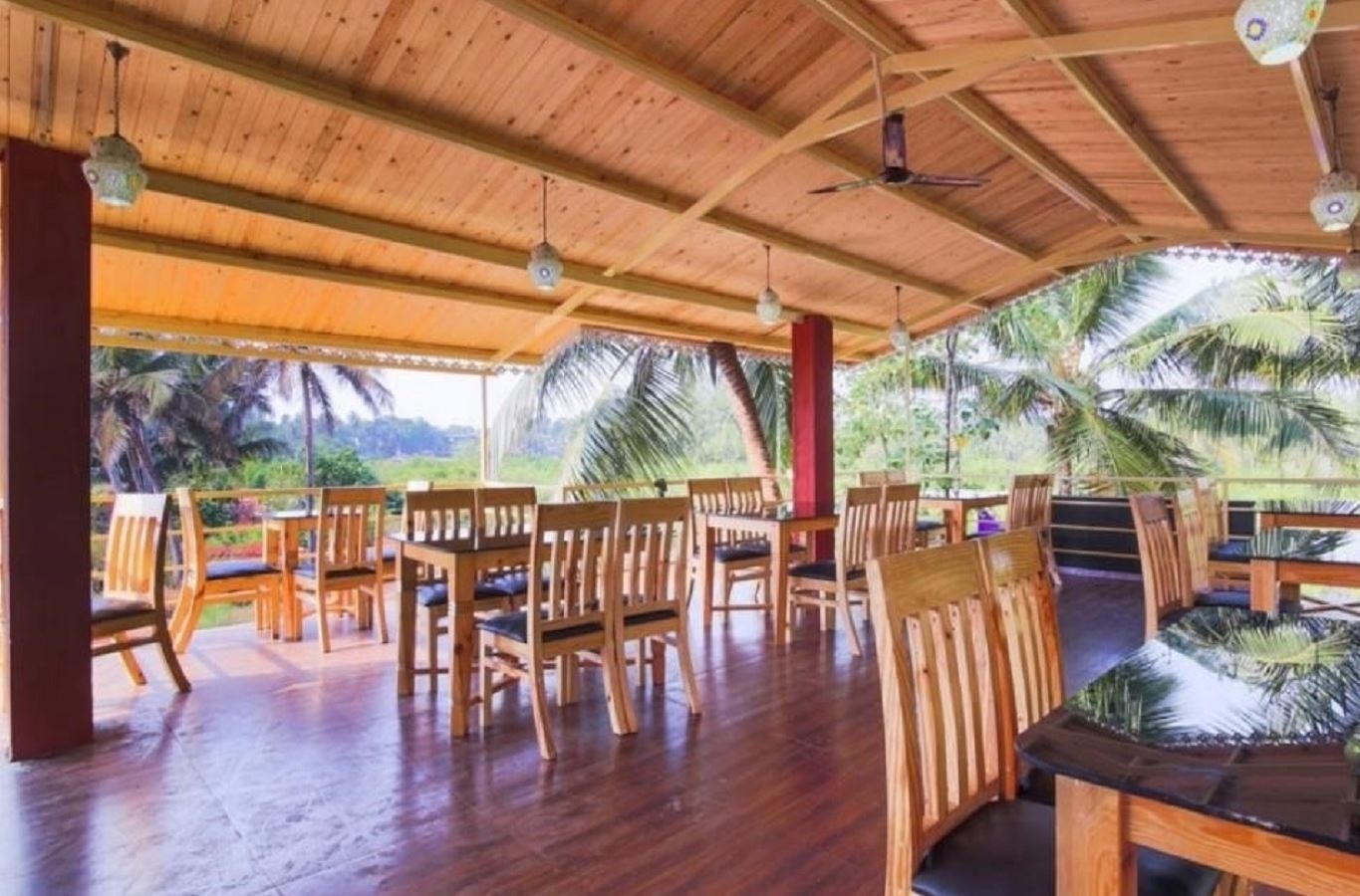 restaurants-goa-deck