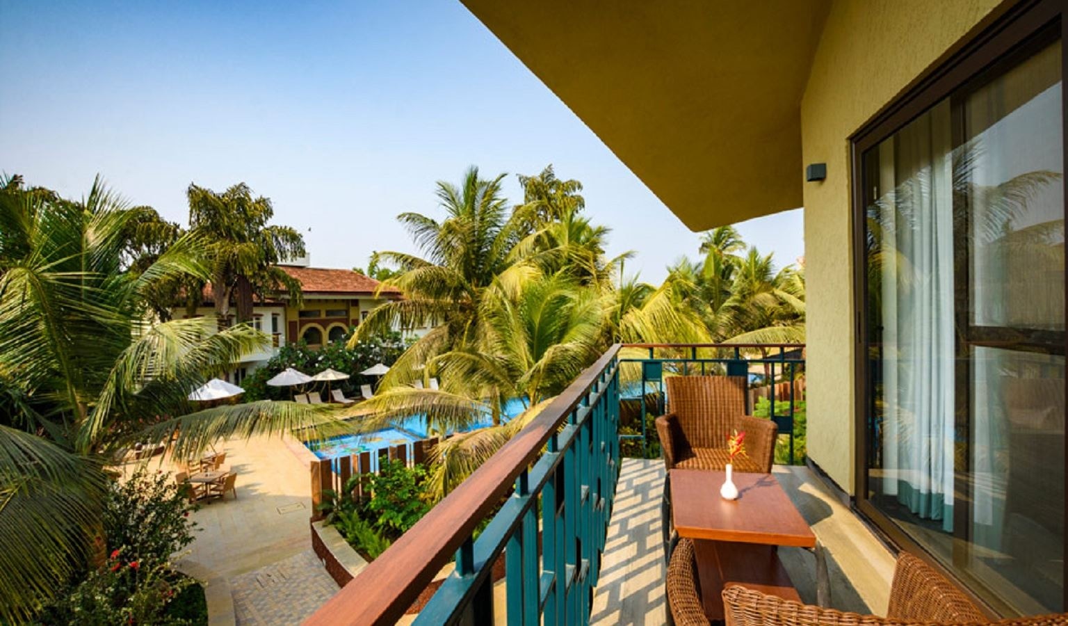 rooms-superior-pool-view