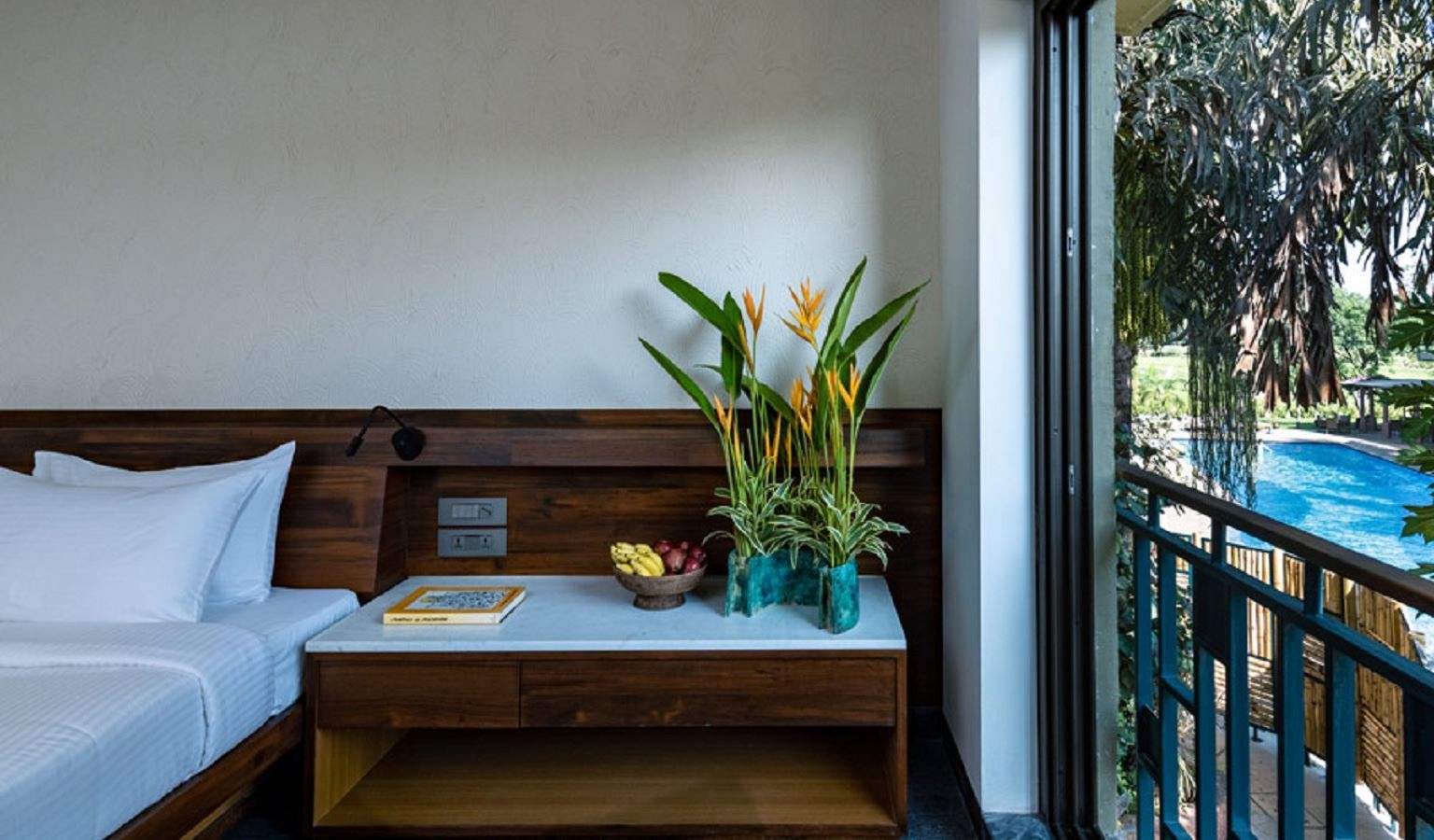 rooms-superior-pool-view