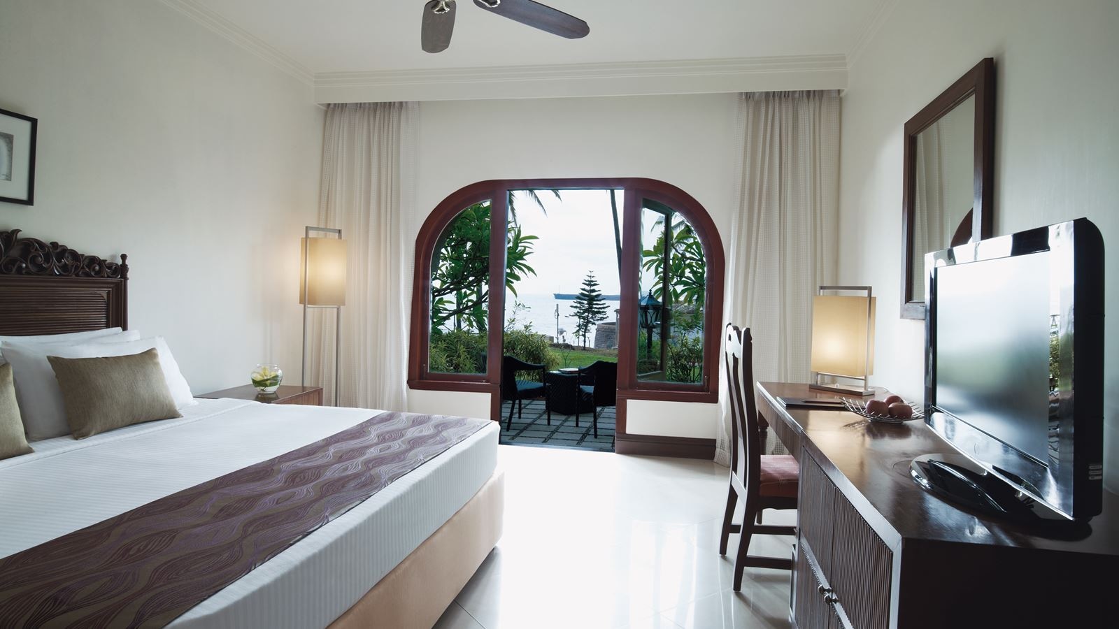 rooms-deluxe-room-sea-view